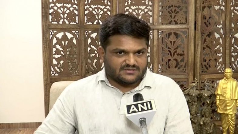 कांग्रेस पर बरसे हार्दिक पटेल, कहा- अडानी और अंबानी को गाली देकर जनता को बनाया बेवकूफ