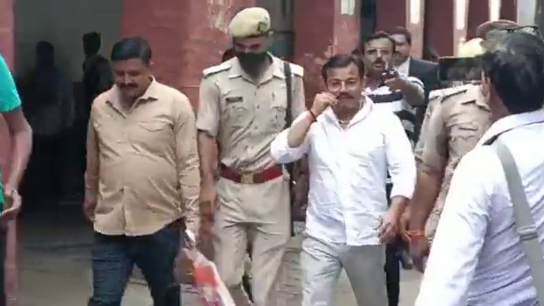 VIDEO: लखीमपुर कांड के मुख्य आरोपी आशीष मिश्रा ने मूछों पर दिया ताव, फुल टशन का सामने आया वीडियो