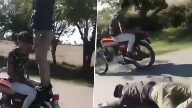 चलती बाइक की सीट पर खड़ा होकर सेल्फी लेने लगा शख्स, फिर जो हुआ... Viral Video देख नहीं रुकेगी हंसी