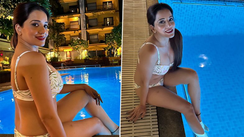 Monalisa Hot Photos: भोजपुरी अदाकारा मोनालिसा ने बिकिनी पहनकर मचाया तहलका, हॉट फोटोज हुई वायरल 