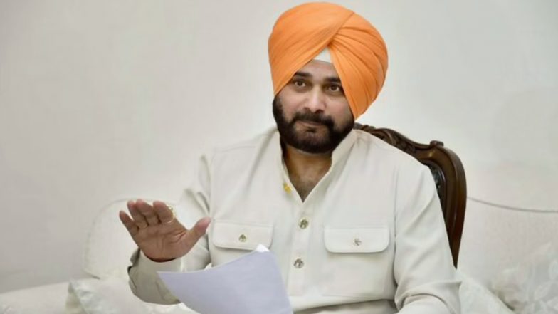नवजोत सिंह सिद्धू को जेल में मिला क्लर्क का काम, दो शिफ्ट में लगती है ड्यूटी