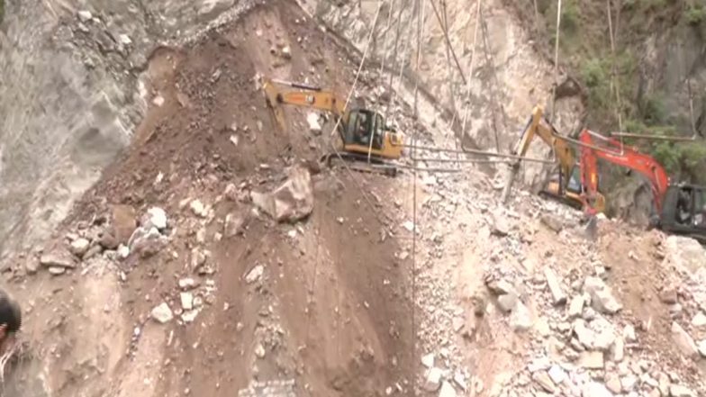 J-K: रामबन में भूस्खलन की घटना में अब तक दो लोगों की मौत, 7-8 लोगों के और फंसे होने की आशंका