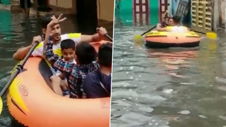 तेलंगाना: हैदराबाद में बारिश के बाद सड़कों पर जलभराव, नाव का इस्तेमाल करते दिखे लोग