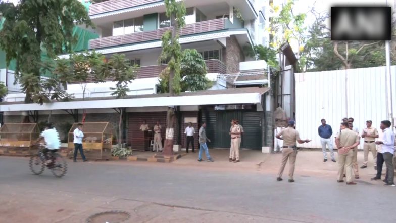Loudspeaker Row: लाउडस्पीकर विवाद के बीच मुंबई में राज ठाकरे के आवास के बाहर बढ़ाई गई सुरक्षा,