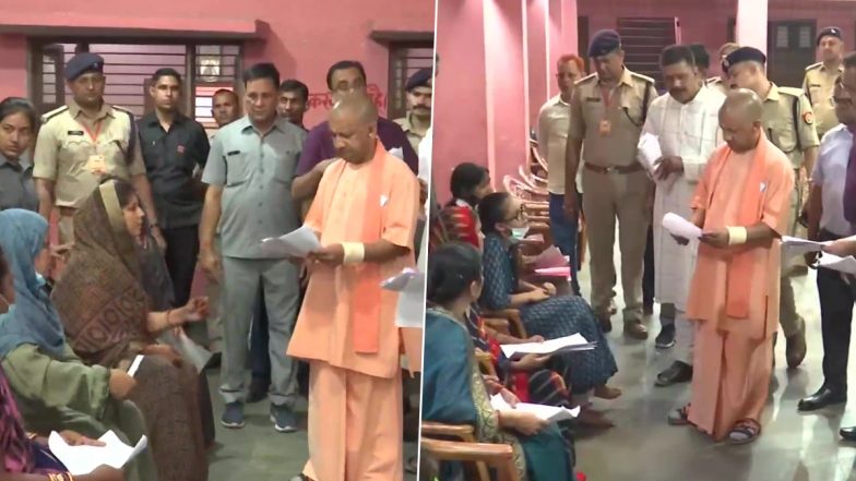 UP: गोरखपुर में सीएम योगी ने जनता दरबार में लोगों से मुलाकात की और उनकी समस्याएं सुनीं