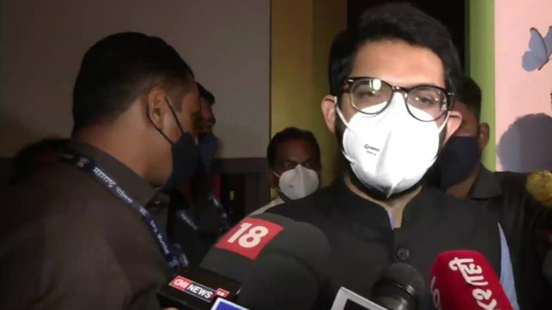 COVID-19: महाराष्ट्र में कोरोना के बढ़ते मामलों के बीच मंत्री आदित्य ठाकरे ने कहा, मास्क को जल्द ही करेंगे अनिवार्य!