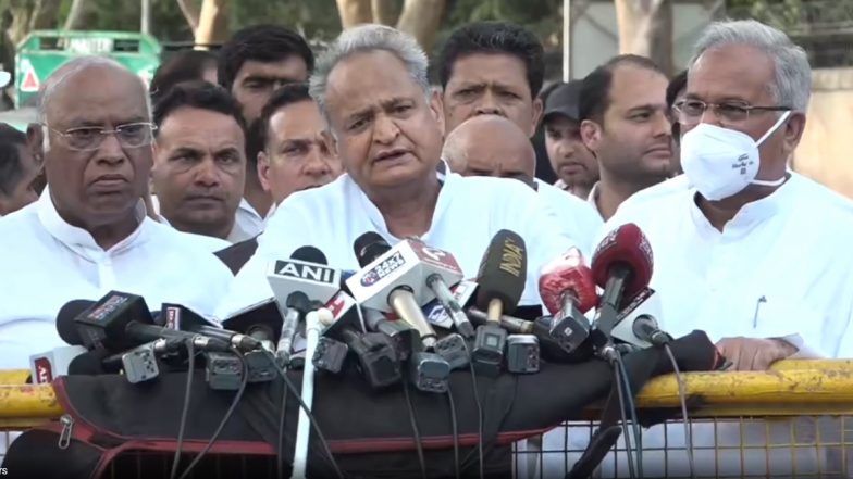 National Herald Case: राहुल गांधी मामले में कांग्रेस नेताओं ने एक साथ की प्रेस कांफ्रेंस, कहा- लोकतंत्र का गला घोंटा जा रहा है