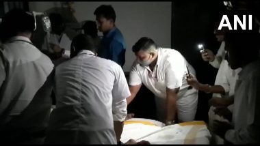 Bihar: बिहार में गजब का हाल, मोबाइल की रोशनी में हो रहा मरीजों का इलाज, डॉक्टर भी परेशान