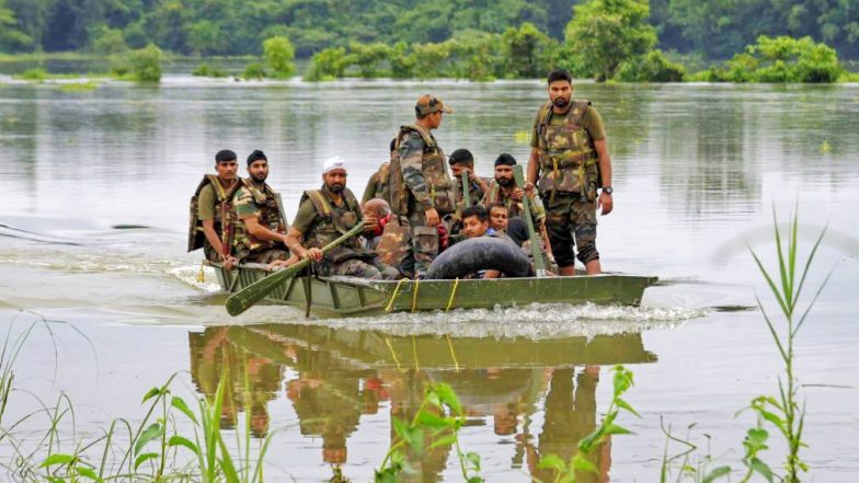 Flood in Assam: असम में बाढ़ के कारण आठ और लोगों की मौत