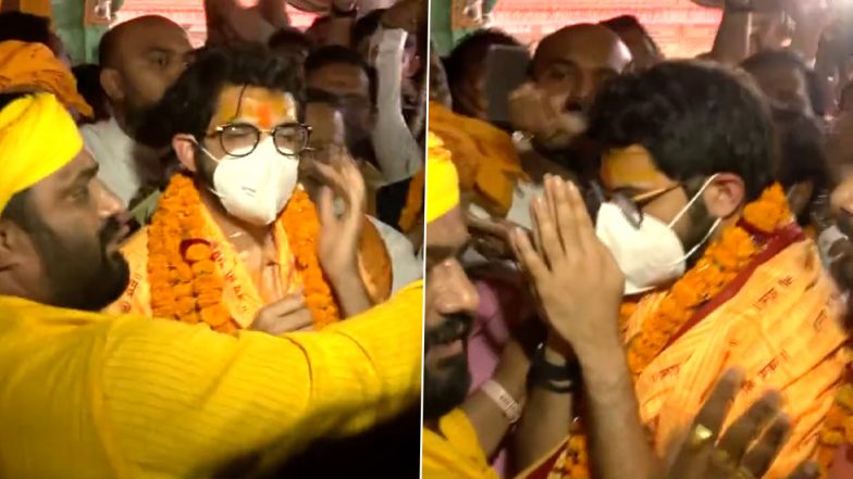 उत्तर प्रदेश: आदित्य ठाकरे ने अयोध्या में हनुमान गढ़ी में की पूजा-अर्चना