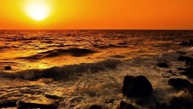 ONGC हेलीकॉप्टर की अरब सागर में ऑयल रिग के पास की इमरजेंसी लैंडिंग, 9 में से 5 लोगों को किया गया रेस्क्यू