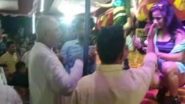 Viral Video: डांसरों पर पैसा लुटाते रहे BJP-JDU नेता, शादी में अश्लील डांस का वीडियो वायरल