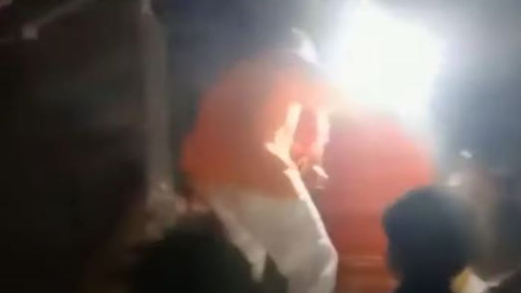 UP Shocker! बारात में डांसर के साथ ठुमके लगाते समय स्टंट करना पड़ा बुजुर्ग को महंगा, गिरने से मौके पर हुई मौत