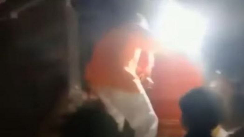 UP Shocker! बारात में डांसर के साथ ठुमके लगाते समय स्टंट करना पड़ा बुजुर्ग को महंगा, गिरने से मौके पर हुई मौत