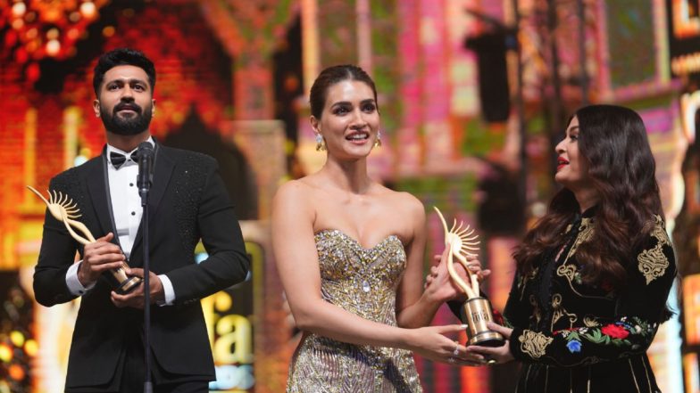 IIFA Awards 2022 Winners List: कृति सेनन बेस्ट एक्ट्रेस, शेरशाह को मिला बेस्ट फिल्म का अवॉर्ड, देखें विजेताओं की पूरी लिस्ट