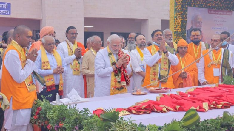 Vadodara: पीएम मोदी ने वडोदरा को दी 21000 करोड़ की सौगात, गौरव अभियान रैली को किया संबोधित