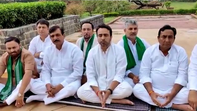 Agnipath Protest: अग्निपथ योजना के खिलाफ जयंत चौधरी ने खोला मोर्चा, विधायक संग दिल्ली में धरने पर बैठे RLD अध्यक्ष