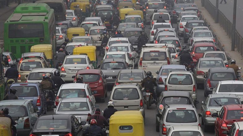 Delhi Weather Updates: दिल्ली में दूसरे दिन भी हुई बारिश, जल-जमाव से लगा ट्रैफिक जाम