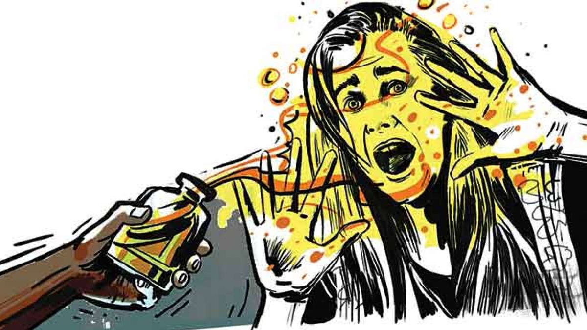 Dahej Lobhi UP: थप्पड़ मारने पर महिला ने पति पर फेंका तेजाब | 🇮🇳 LatestLY हिन्दी