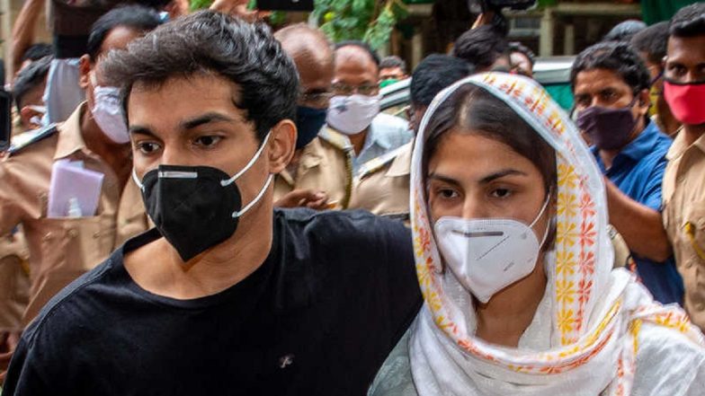 Drugs Case: Sushant Singh Rajput की मौत से जुड़े ड्रग्स केस में NCB ने Rhea Chakraborty और Showik Chakraborty के खिलाफ फाइल किया ड्राफ्ट चार्ज