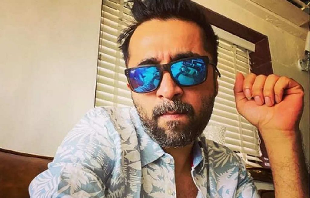 Siddhant Kapoor ने सोशल मीडिया पर शेयर की रहस्यमय महिला के साथ सेल्फी
