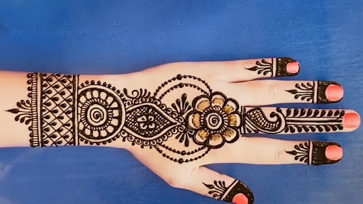 Ganga Dussehra 2022 Mehndi Design: गंगा दशहरा पर ये आकर्षक मेहंदी डिजाइन अपने हाथों में रचाकर त्यौहार में लगाए चार चांद