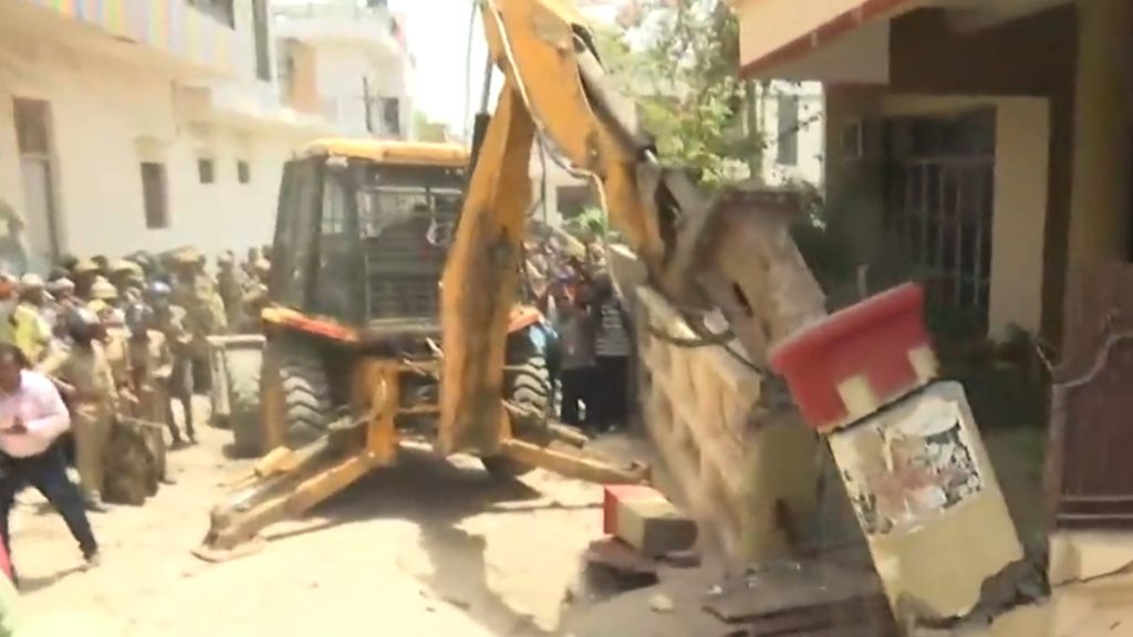 Prayagraj Violence: मास्टर माइंड जावेद के घर पर चला बुलडोजर