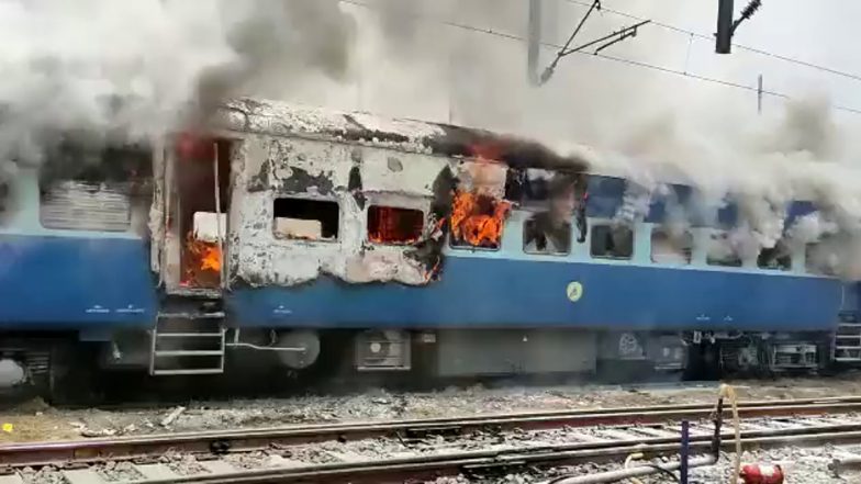 Agnipath Scheme Protest: युवाओं के विरोध-प्रदर्शन की वजह से कुल 200 ट्रेन सेवाएं हुई प्रभावित