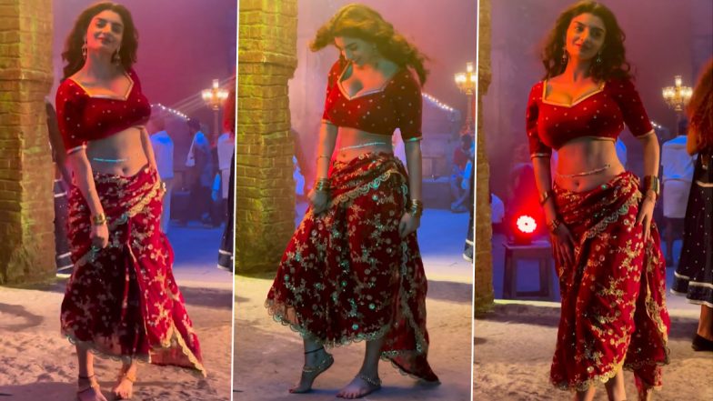 Anveshi Jain Hot Video: 'गंदी बात' एक्ट्रेस अन्वेषी जैन ने फिर लगाया बोल्डनेस का तड़का, एक्ट्रेस को हॉट रेड साड़ी में देख फैंस हुए मदहोश