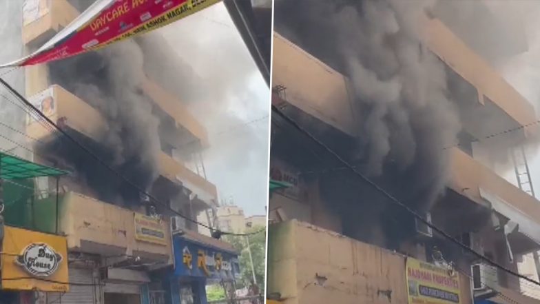 Fire in Delhi: दिल्ली के न्यू अशोक नगर इलाके में स्थित एक बिल्डिंग में लगी आग, दमकल की 4 गाड़ियां मौके पर मौजूद
