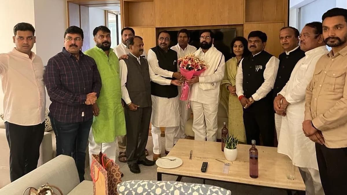 उद्धव ठाकरे को एक और बड़ा झटका, शिंदे गुट में 12 सांसदों के शामिल होने के बाद लोकसभा में राहुल शेवाले बने शिवसेना के नेता; स्पीकर ने दी मान्यता