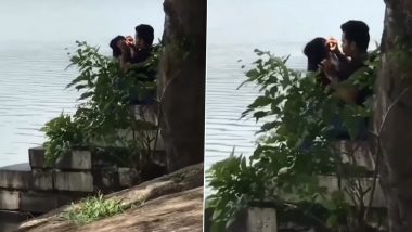 रोमांस करने के बजाय नदी किनारे अपनी गर्लफ्रेंड के सिर से जूं निकालता दिखा बॉयफ्रेंड, वायरल हुआ वीडियो (Watch Viral Video)
