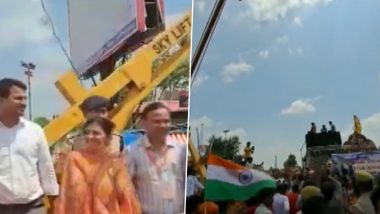 Kanwar Yatra: गाज़ियाबाद में एसडीएम सदर और एडीएम ने कांवड़ियों पर मुरादनगर में फूल बरसाए- Watch Video