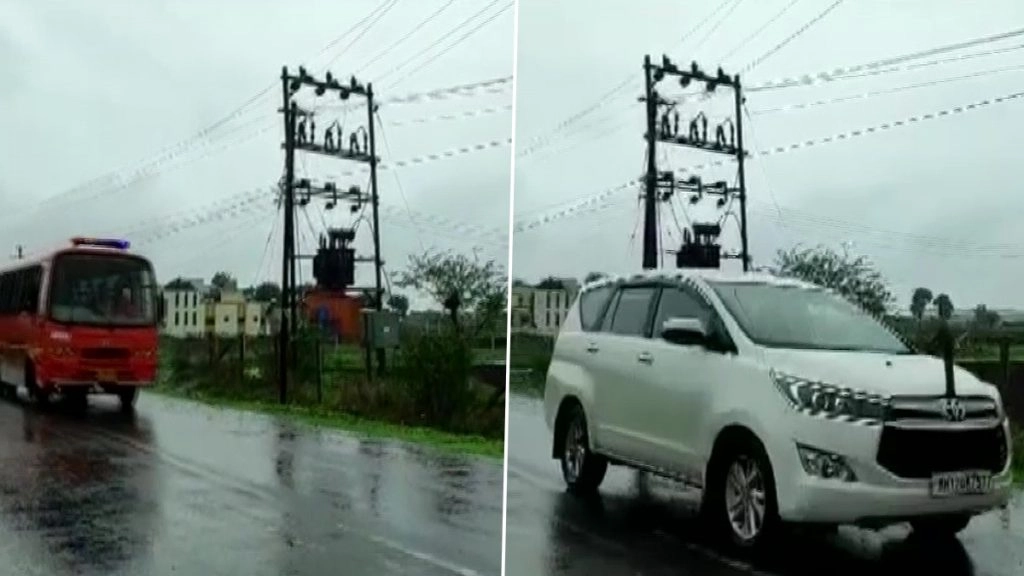 मुंबई में बारिश जारी, जलजमाव के कारण लोगों को हो रही परेशानी