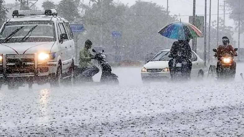 Heavy Rains in Bengaluru: मैंडूस तूफान के चलते बेंगलुरु में भारी बारिश, सड़कों पर जलजमाव, जनजीवन अस्त-व्यस्त