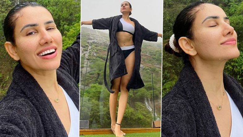 Sonnalli Seygall Bold Photos: बारिश का लुत्फ उठाती नजर आईं 'प्यार का पंचनामा' एक्ट्रेस सोनाली सहगल, फैंस हुए दीवाने