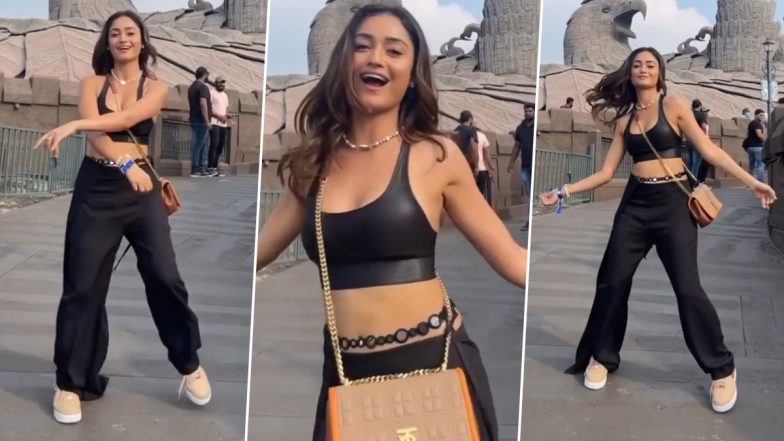 'Aashram' सीरीज में बोल्ड सीन देने वाली Tridha Chaudhary ने जटायु अर्थ सेंटर पर किया सेक्सी डांस, Hot Video हुआ Viral