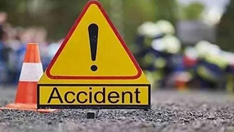 ट्रक ने मारी मोटरसाइकिल को टक्कर: एक महिला की मौत, दो घायल