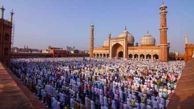 Happy Eid-ul-Adha 2022: आज देशभर में मनाई जा रही बकरीद, लोगों ने अदा की ईद उल-अज़हा नमाज