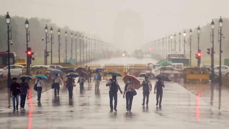 Delhi Rains: दिल्ली में मौसम ने ली करवट, कई इलाकों में हुई झमाझम बारिश