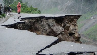 Uttarakhand: उत्तराखंड के जोशीमठ में मकानों में दरारें आने के बाद परिवारों को सुरक्षित स्थानों पर पहुंचाया गया