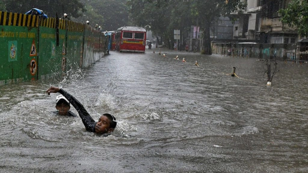 बारिश जनित हादसों में पांच लोगों की मौत, जोधपुर में प्रशासन की मदद के लिये सेना बुलाई गई