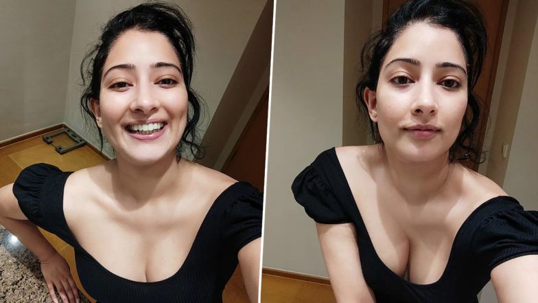 बॉलीवुड एक्ट्रेस Niharica Raizada ने सेक्सी सेल्फी Photos में दिखाया हॉट अवतार, ब्लैक ड्रेस में तस्वीरें कर देंगी मदहोश 