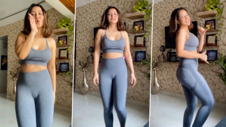 Bigg Boss 12 में नजर आ चुकी Roshmi Banik ने सेक्सी स्पोर्ट्स ब्रा पहनकर किया क्रेजी डांस, Video हुआ Viral