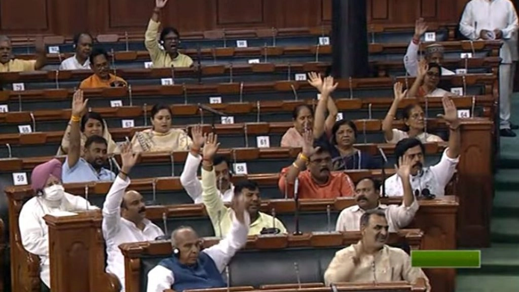 विषय उठाने की अनुमति नहीं मिलने का दावा करते हुए द्रमुक ने लोकसभा से वॉकआउट किया