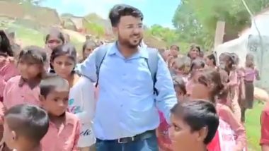 Uttar Pradesh: अपने प्रिय शिक्षक के तबादले पर भावुक होकर रोने लगे छात्र, चंदौली के सरकारी स्कूल से इमोशनल करने वाला वीडियो हुआ वायरल