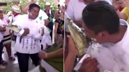 Mexico Mayor Marries Alligator: मेक्सिको के मेयर ने पुरानी रस्म में मगरमच्छ से की शादी, शादी के बाद दुल्हन को चूमा, देखें वीडियो