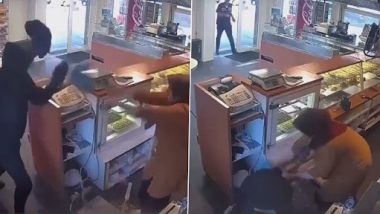 Viral Video: नीदरलैंड में अपनी बेकरी में सफाई के कपड़े से महिला ने की लुटेरे की धुनाई, देखें वीडियो