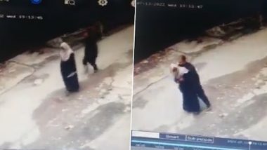 Viral: इस्लामाबाद में बुर्का पहनकर सड़क पर चलने वाली महिला के साथ शख्स ने की घटीया हरकत, इंटरनेट पर भड़के लोग