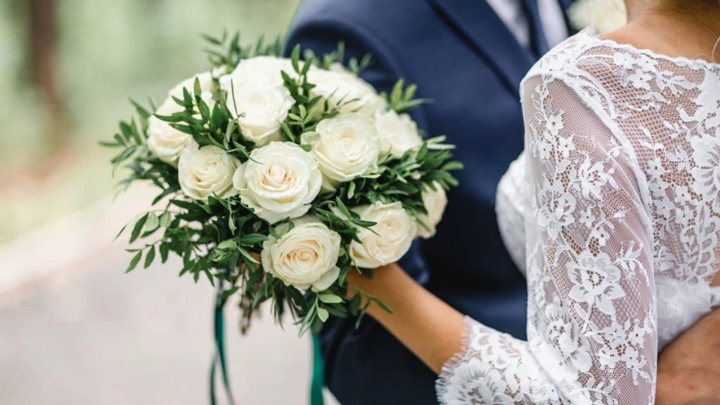 UP: महिला टीचर को नाबालिग स्टूडेंट पर आया दिल, दोनों घर से हुए फरार, शिकायत के बाद पुलिस तलाश में जुटी 